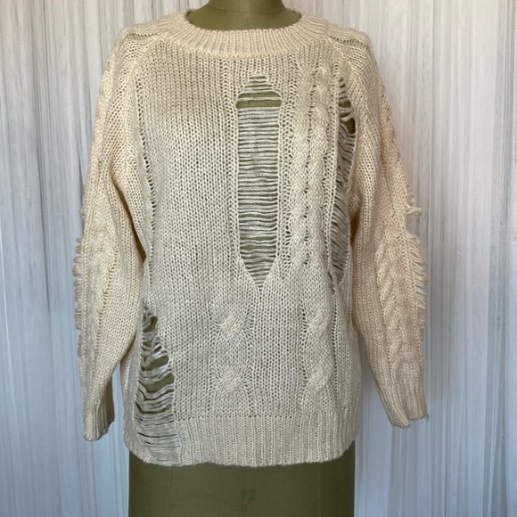 PrettyLittleThing distressed cable knit round neckline sweater! Size S - Picture 3 of 17